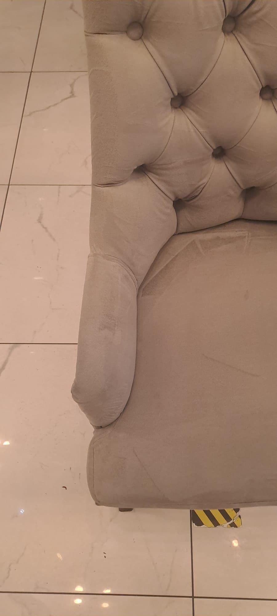 Salon halısında adresinde yıkama