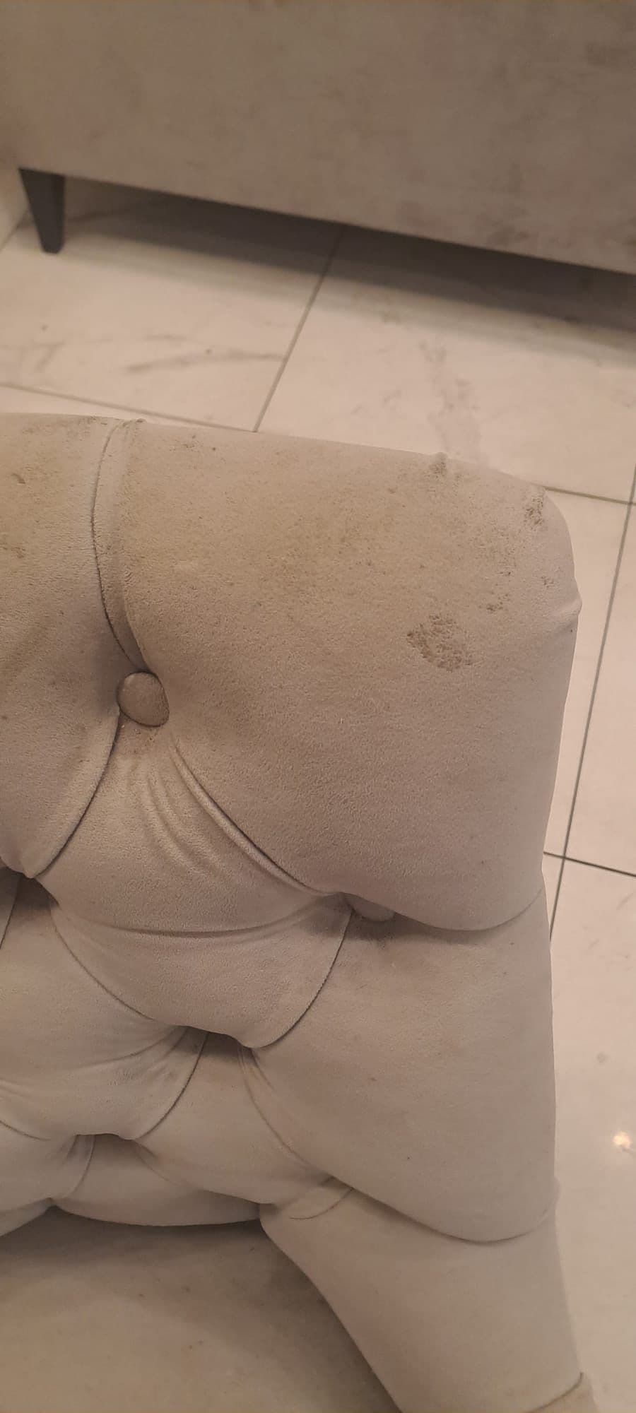 Köşe koltukta vakumlu temizlik