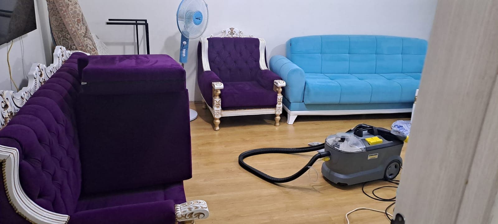 Salon koltuklarında detaylı temizlik