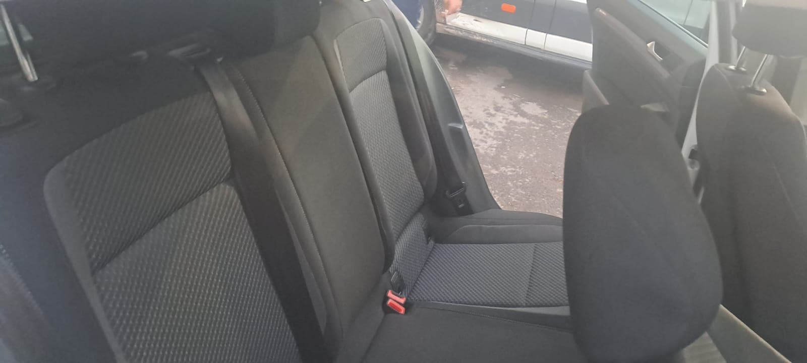 Yerinde halı temizliği uygulama anı