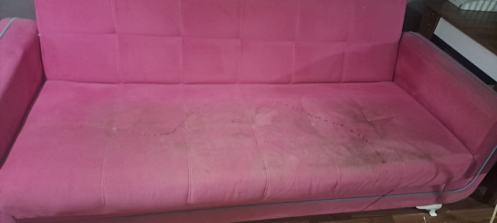 Köşe koltukta leke çıkarma detayı